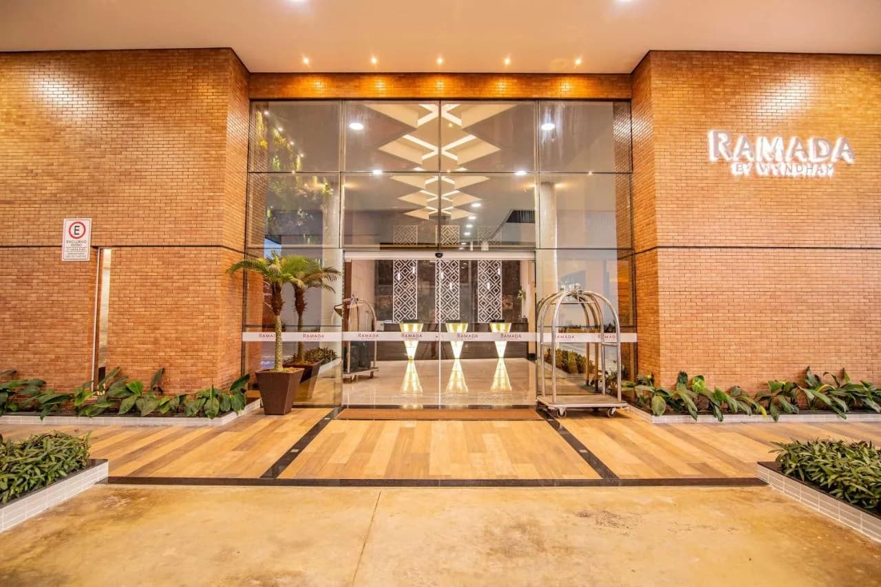 Ambientes do Hotel Ramada Manaus