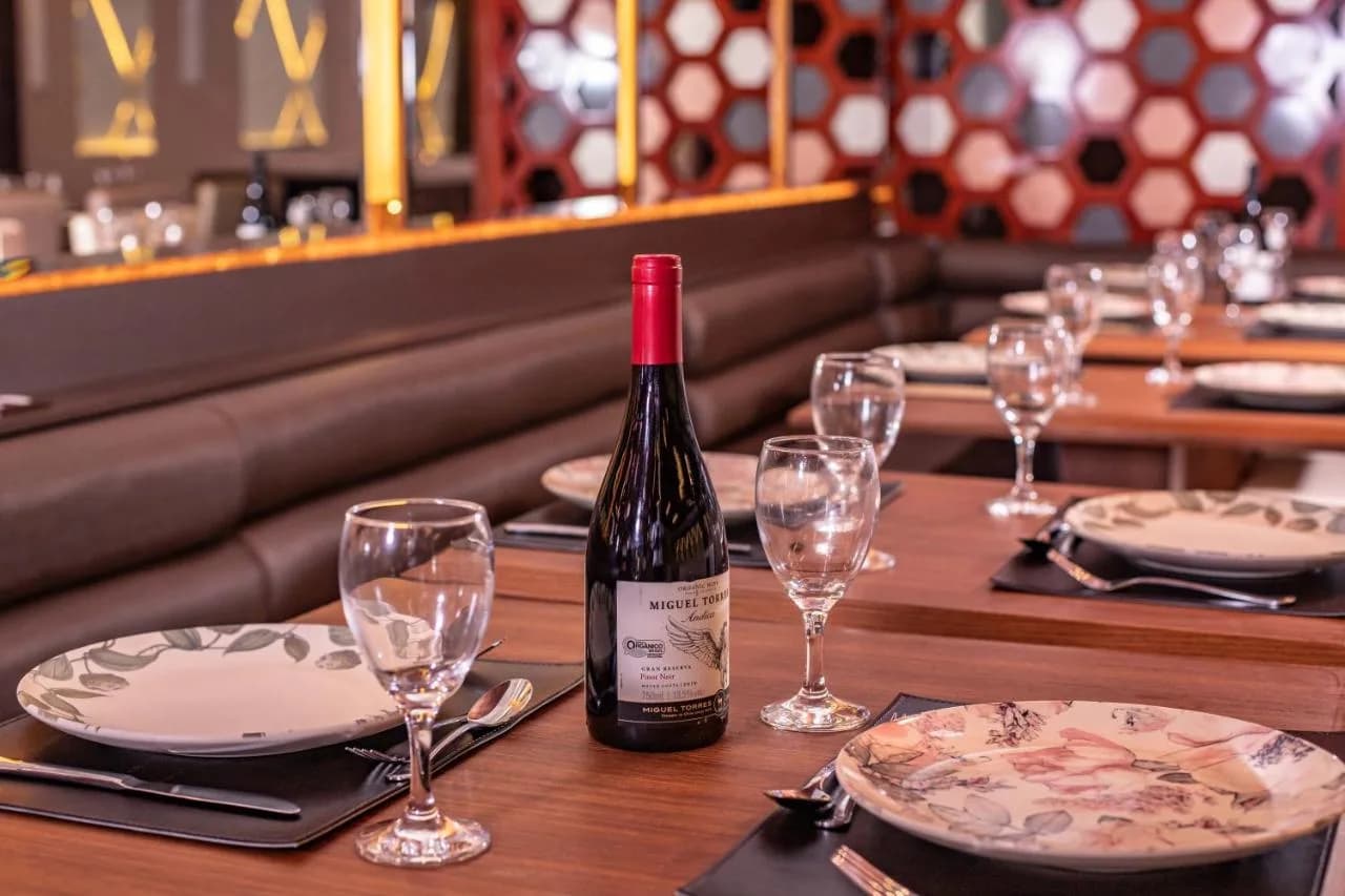 Ambientes e pratos do restaurante Le Jambú